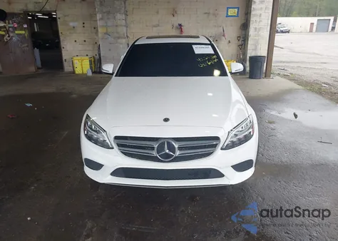 2019 Mercedes-Benz C 300 z USA, uszkodzony, nr VIN 55SWF8DB3KU293995